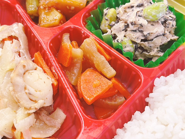ワタミの宅食「お弁当・お惣菜」「まごころ御膳」メニュー名:大根とにんじんの煮物