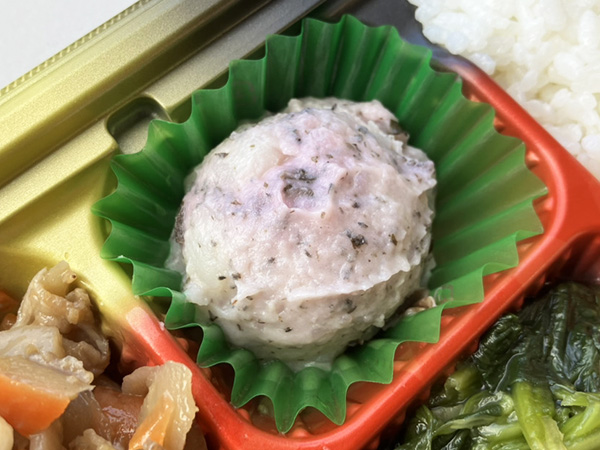 ワタミの宅食「お弁当・お惣菜」「まごころ御膳」メニュー名:赤しそ風味のポテトサラダ