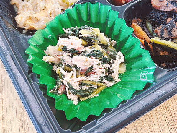 ワタミの宅食「お弁当・お惣菜」「好い日の御膳」メニュー名：小松菜と蒸し鶏の梅和え