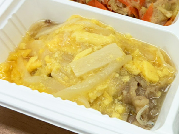 気配り宅配食「栄養バランス気配り宅配食」メニュー名：牛肉とたけのこの卵とじ